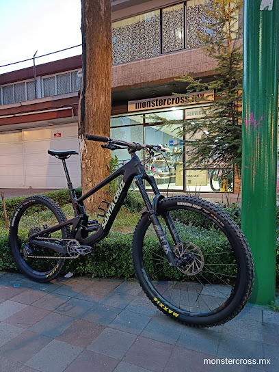 Dirección, horario, teléfono y opiniones de Monstercross en Toluca