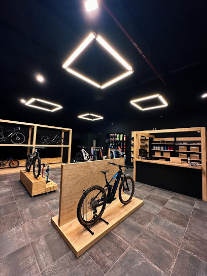 Dirección, horario, teléfono y opiniones de Bikeroom Cube Concept Store en Morelia